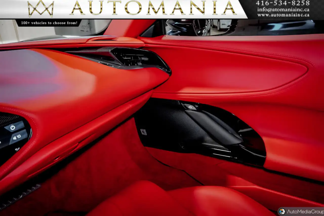 Ferrari SF90 Stradale снимка Ferrari SF90 Stradale