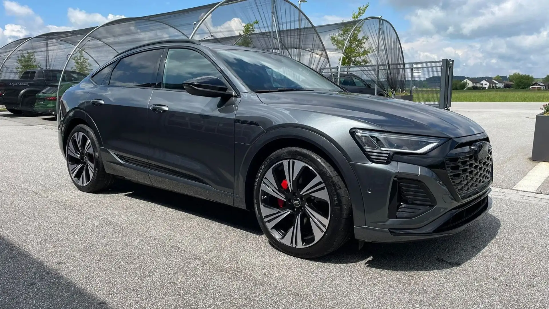 Audi Q8 e-tron 55 Sportback S line quatt UPE:130.807€ Grau - 1