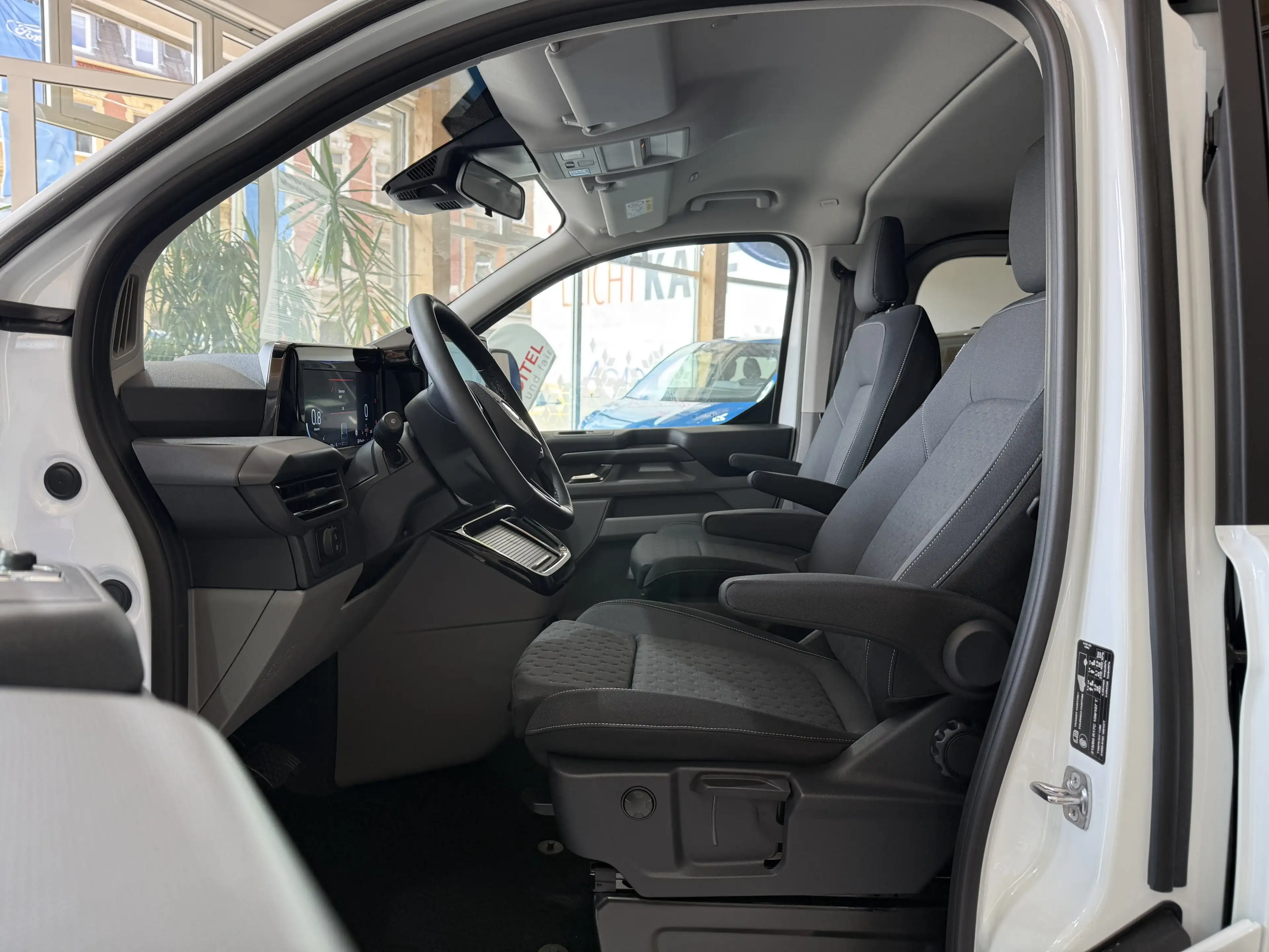 Ford Tourneo Custom Titanium L2 Matrix-LED / 3-Zonen-Klima / 70L Tank — photo 10