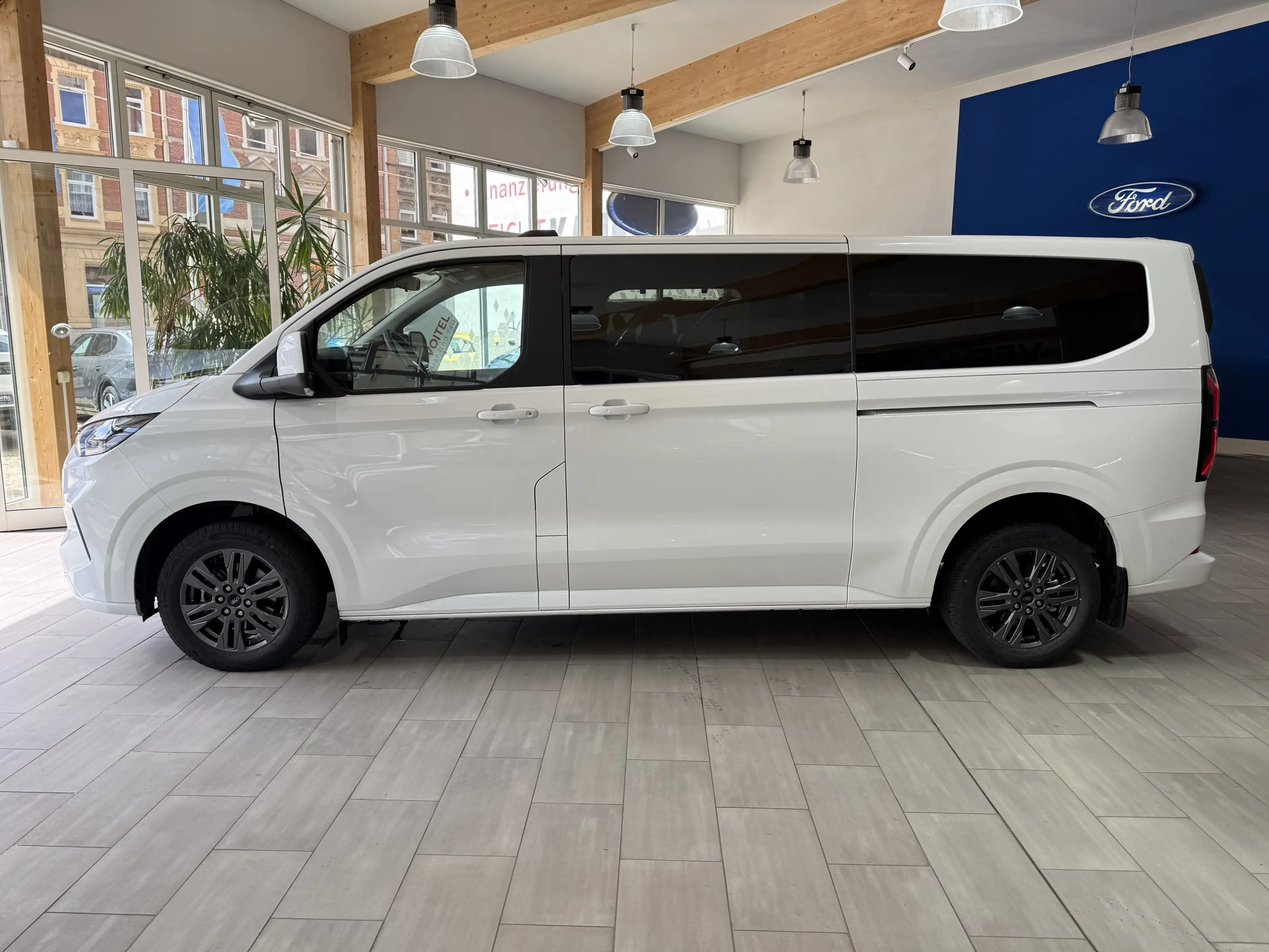Ford Tourneo Custom Titanium L2 Matrix-LED / 3-Zonen-Klima / 70L Tank — photo 8