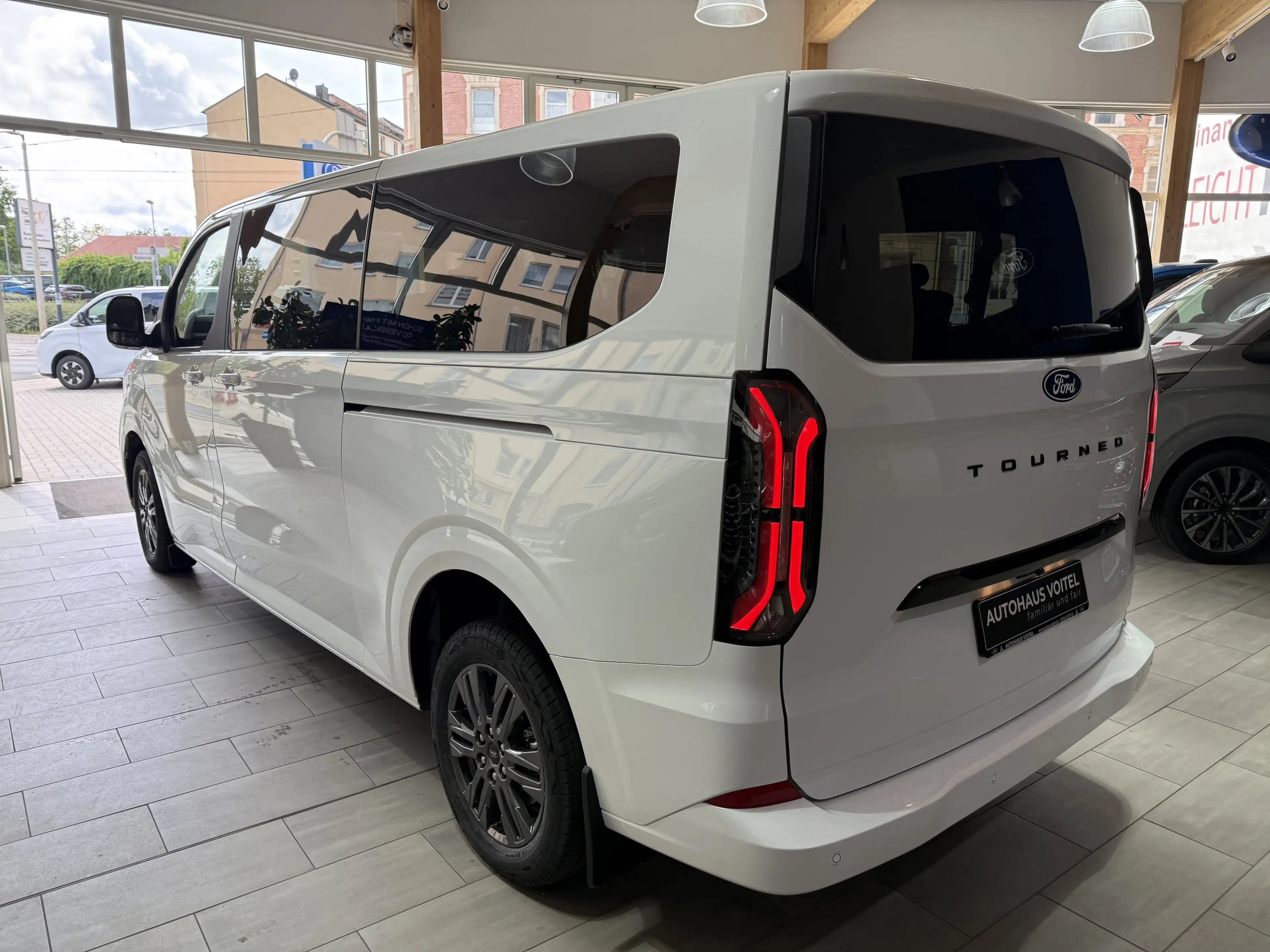 Ford Tourneo Custom Titanium L2 Matrix-LED / 3-Zonen-Klima / 70L Tank — photo 7