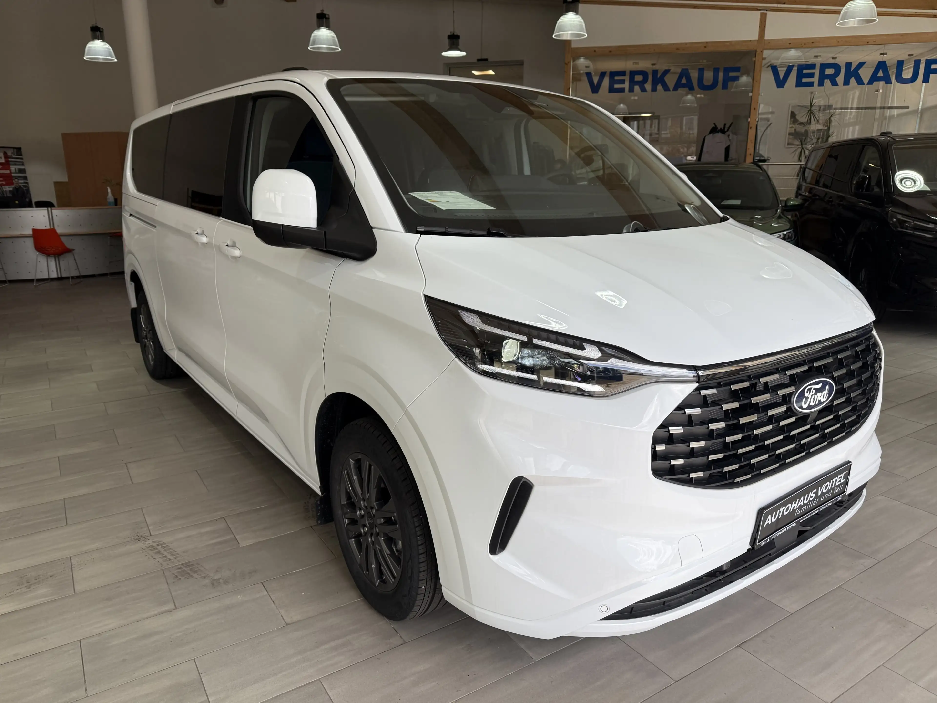 Ford Tourneo Custom Titanium L2 Matrix-LED / 3-Zonen-Klima / 70L Tank — photo 3