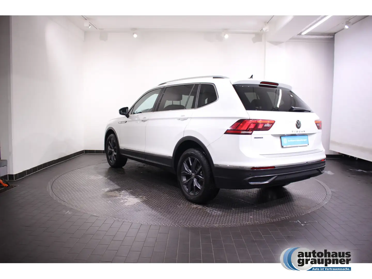 Volkswagen Tiguan Allspace 1.5 TSI Life ACC MATRIX-LED Wit - 2