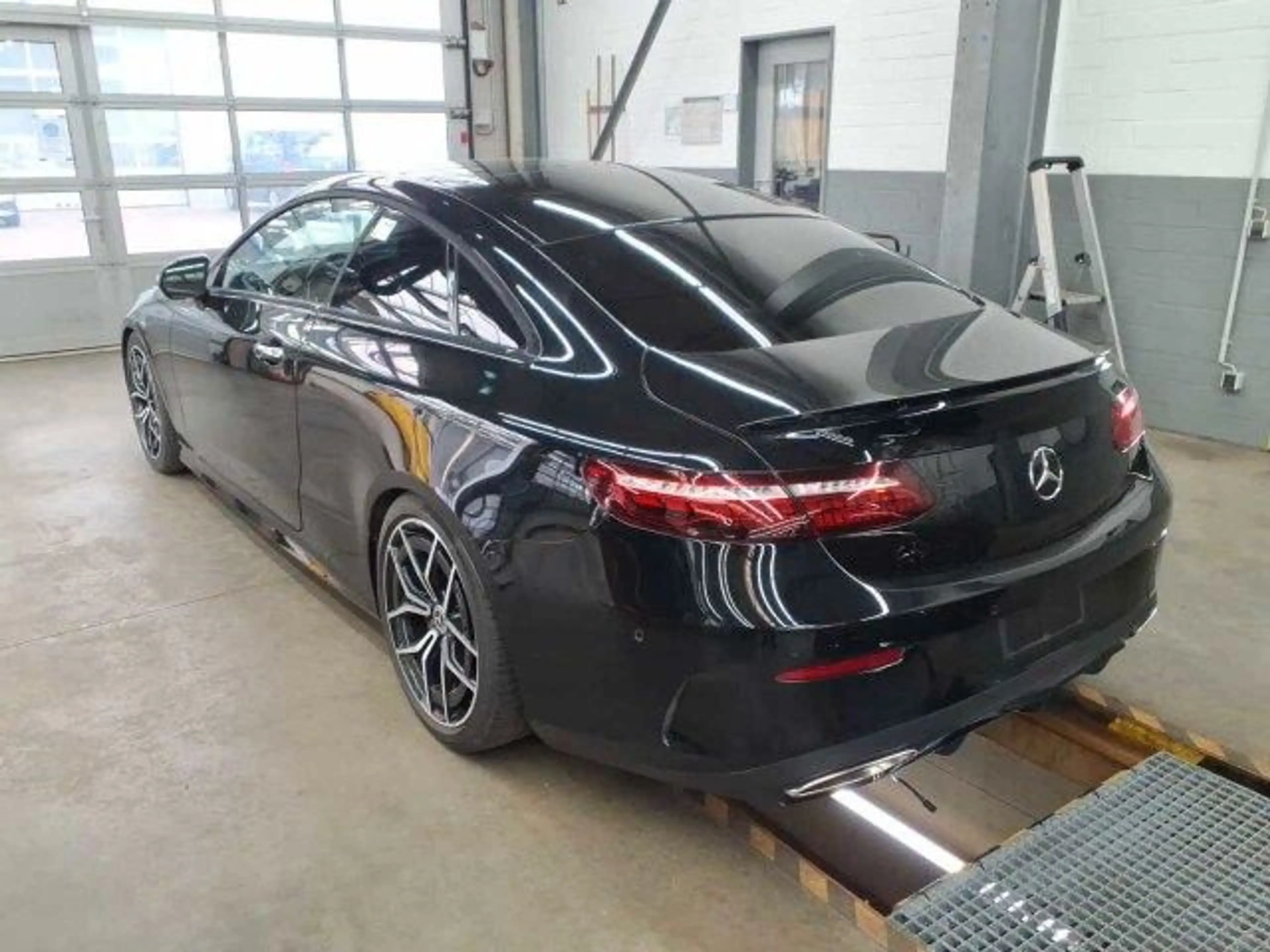 Mercedes-Benz E 450 4M AMG Line Coupe SITZKLIM*PANO*BURM*MBEAM — photo 2