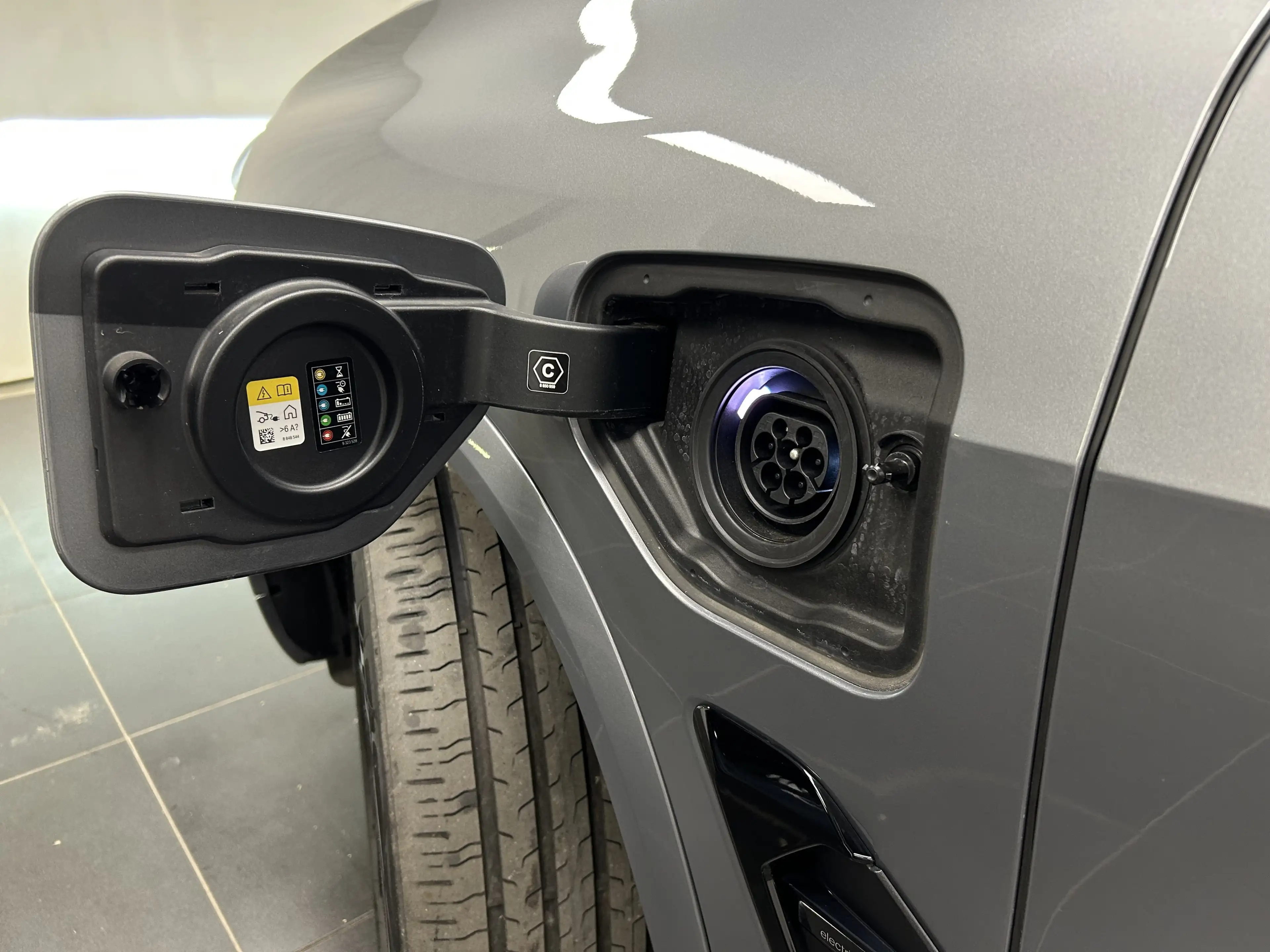 BMW X5 xDrive50e — photo 11