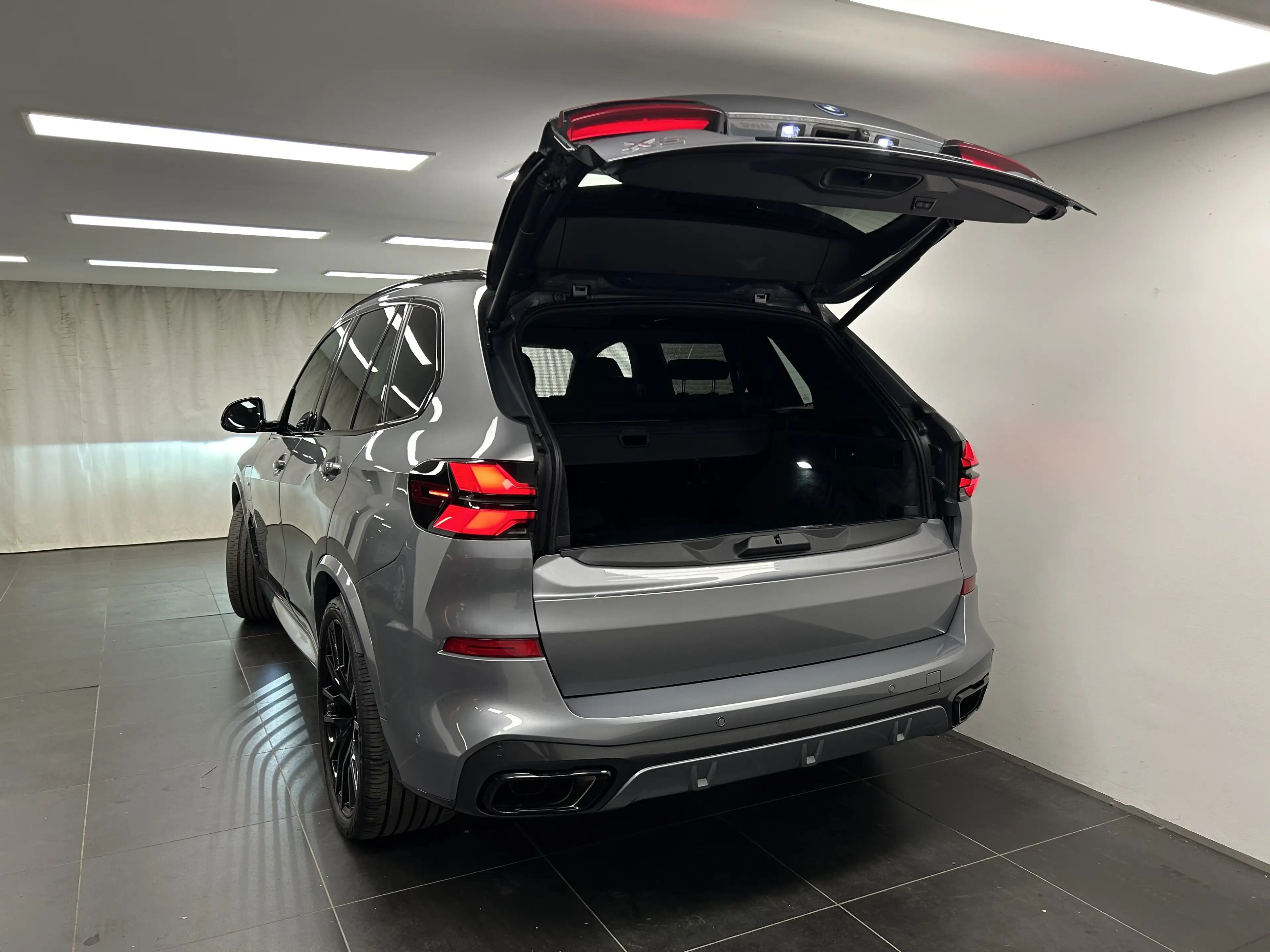 BMW X5 xDrive50e — photo 13