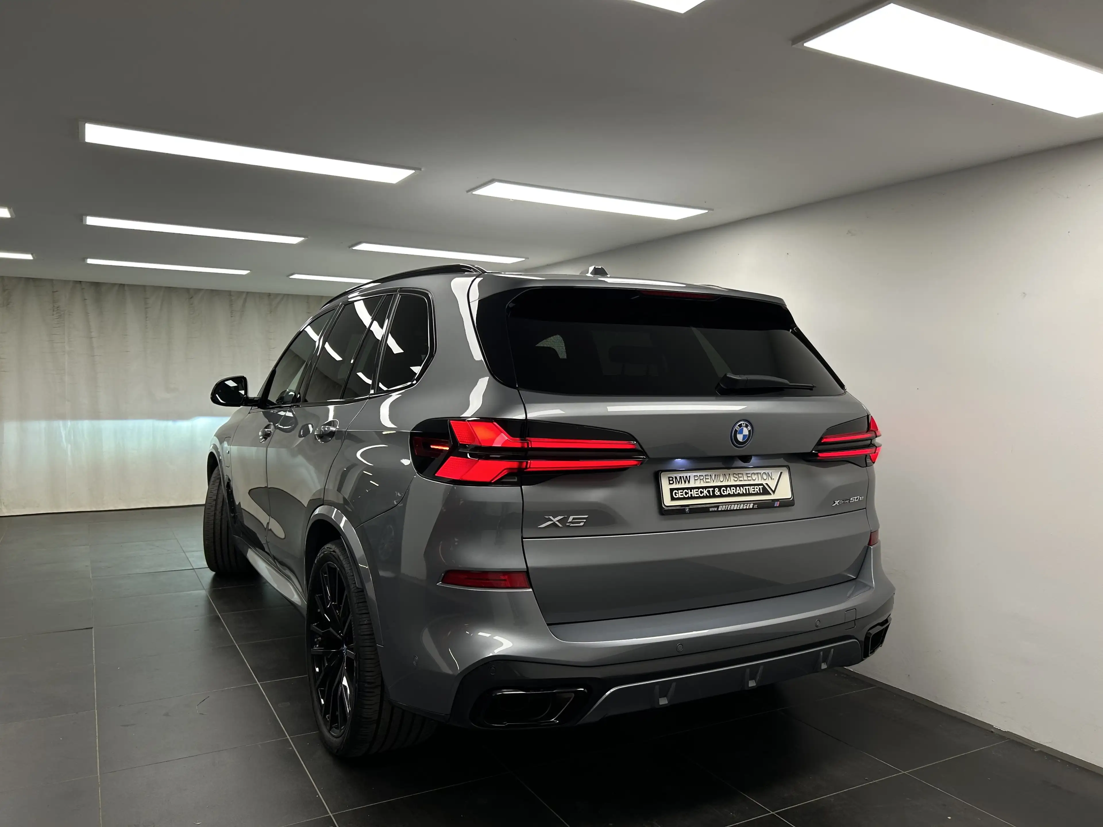 BMW X5 xDrive50e — photo 12