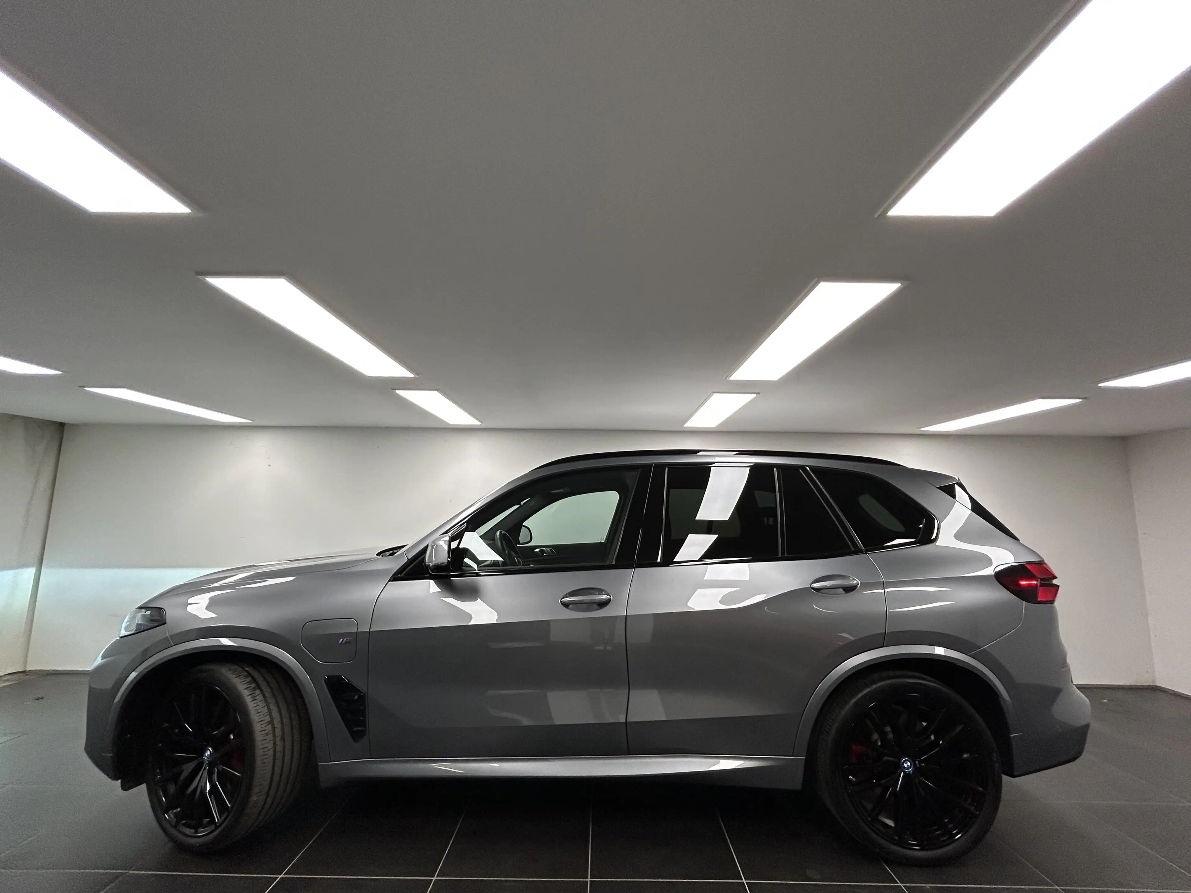BMW X5 xDrive50e — photo 2