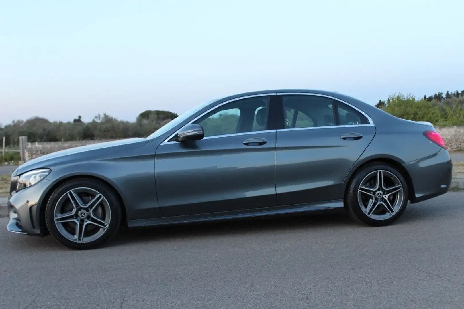 Mercedes-Benz C 220 d Premium AMG Aut. *LUCI AMBIENTE *PELLE *CAMERA Grigio - 2