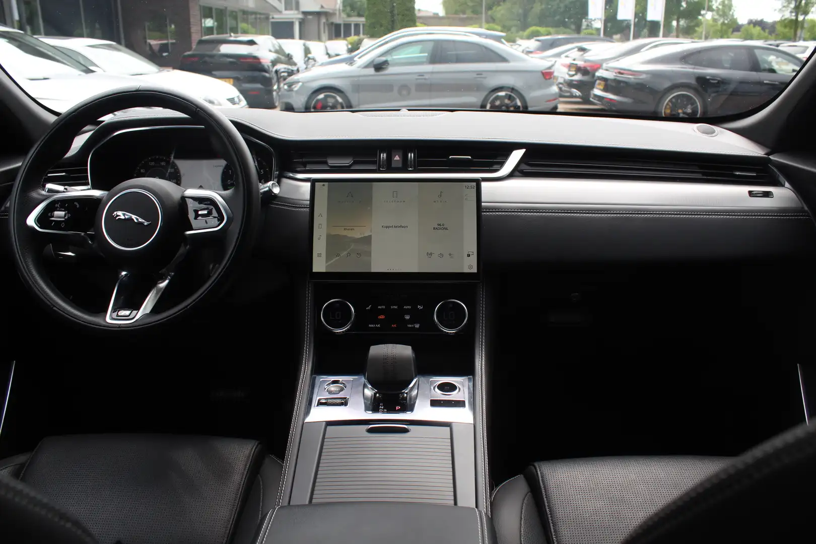 Jaguar F-Pace 2.0 P400e PHEV R-Dynamic S / 360Camera / Leder / V Zwart - 2