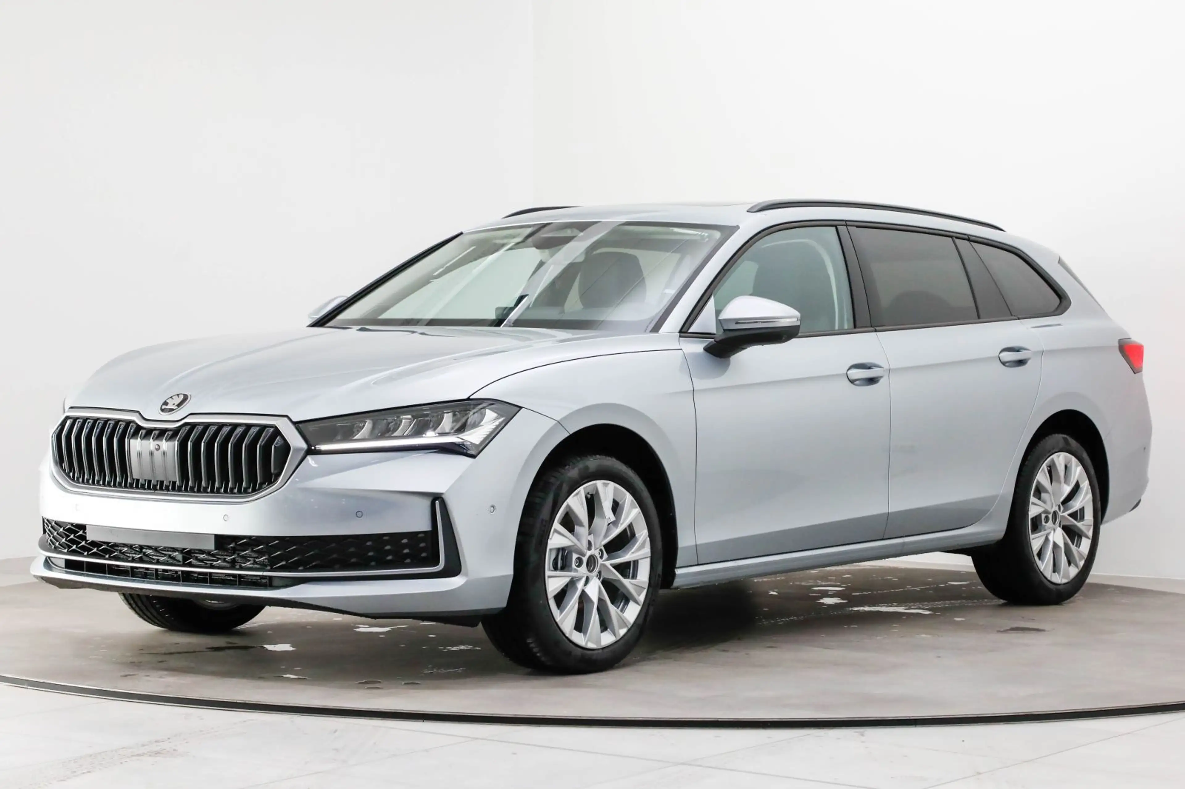 Skoda Superb Combi Selection 2,0 TDI 110 kW — photo 2