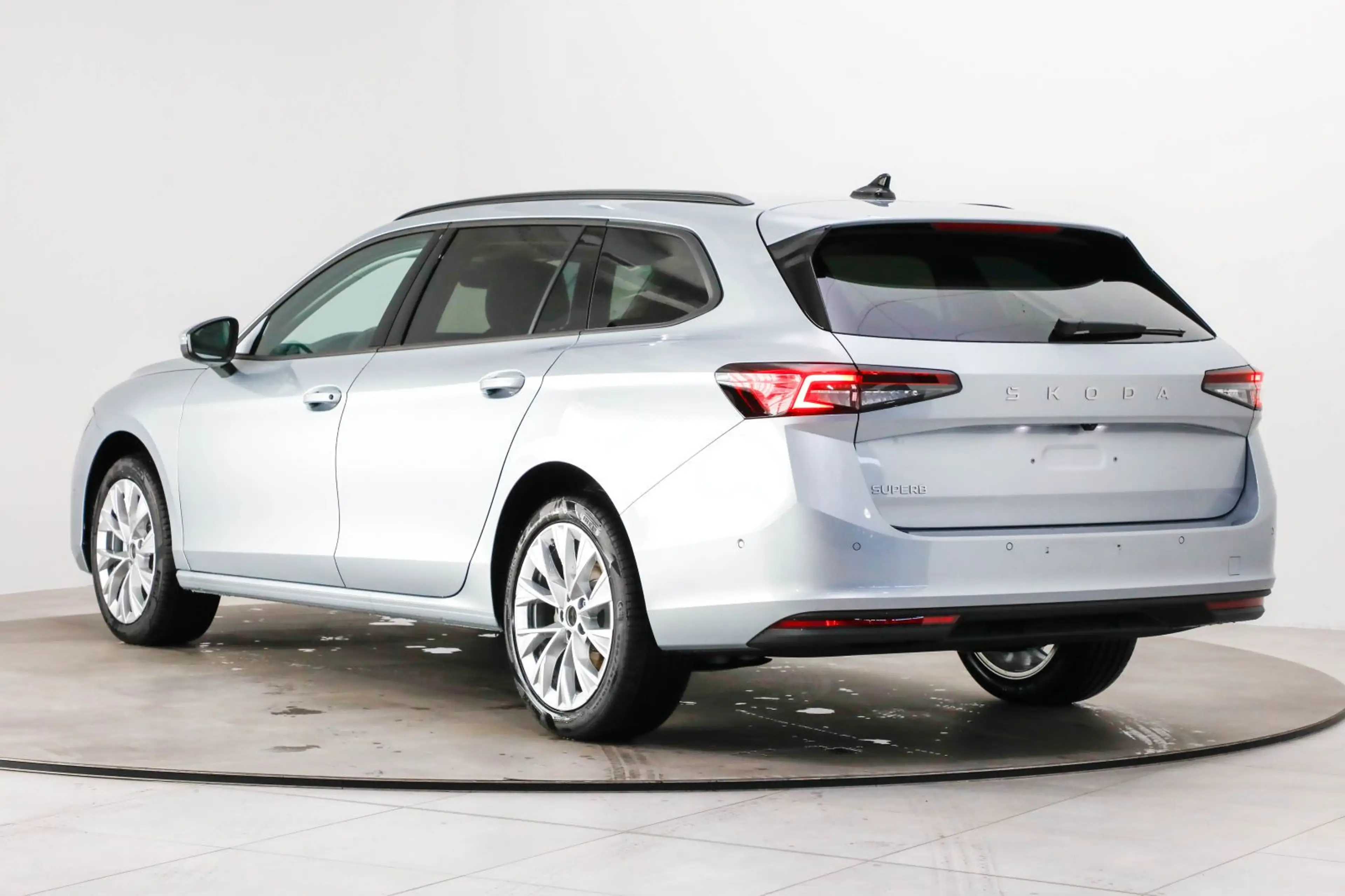 Skoda Superb Combi Selection 2,0 TDI 110 kW — photo 13