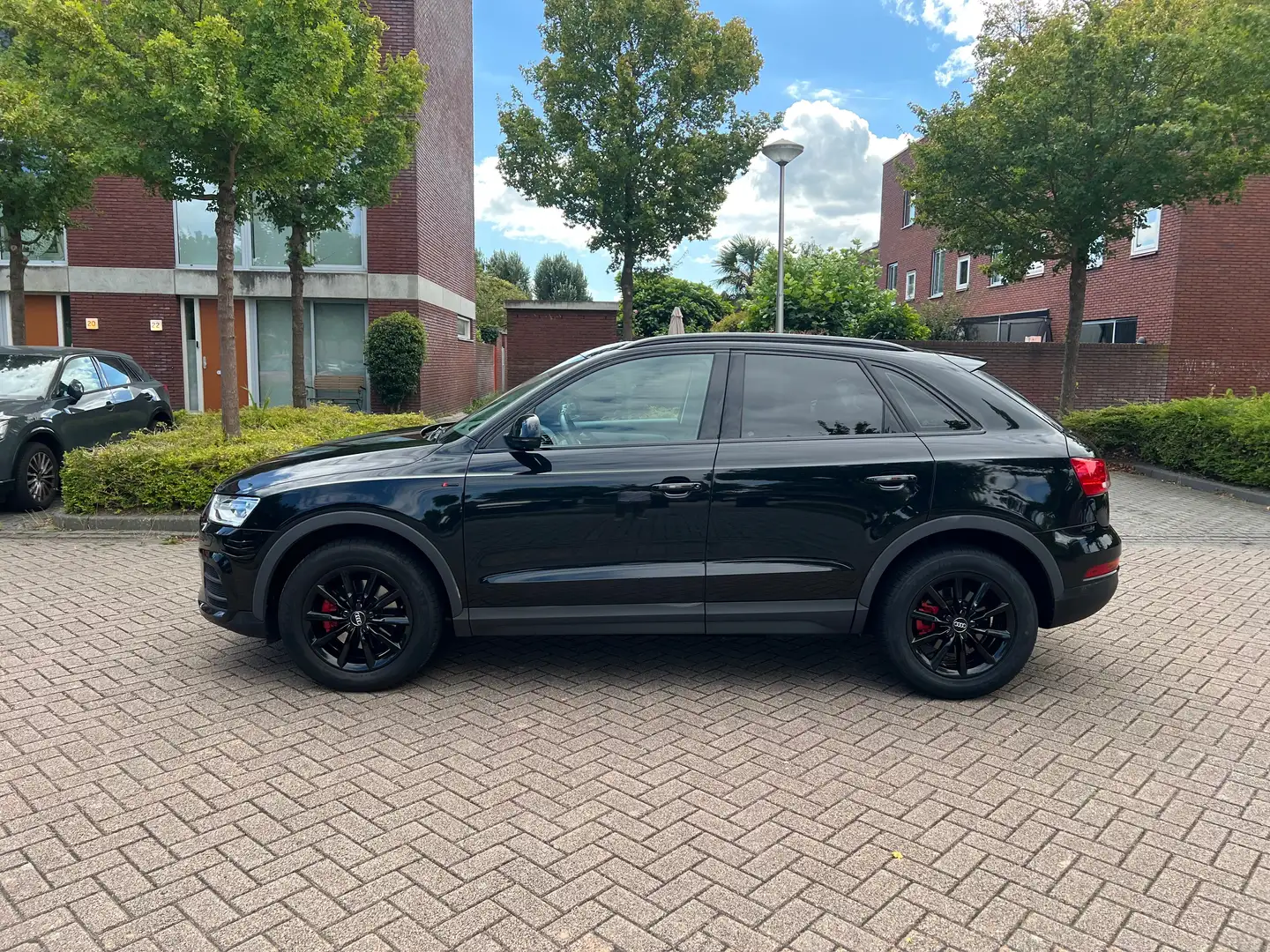 Audi Q3 Q3 1.4 TFSI CoD Sport Zwart - 1