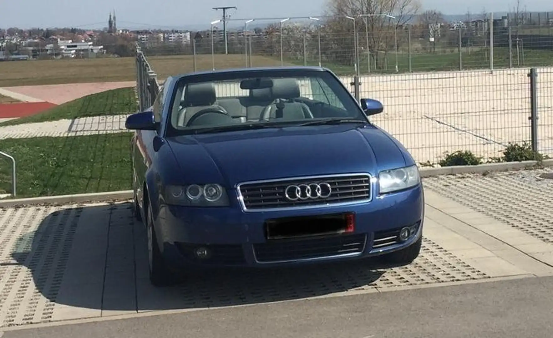 Audi A4 2.4 Blau - 1