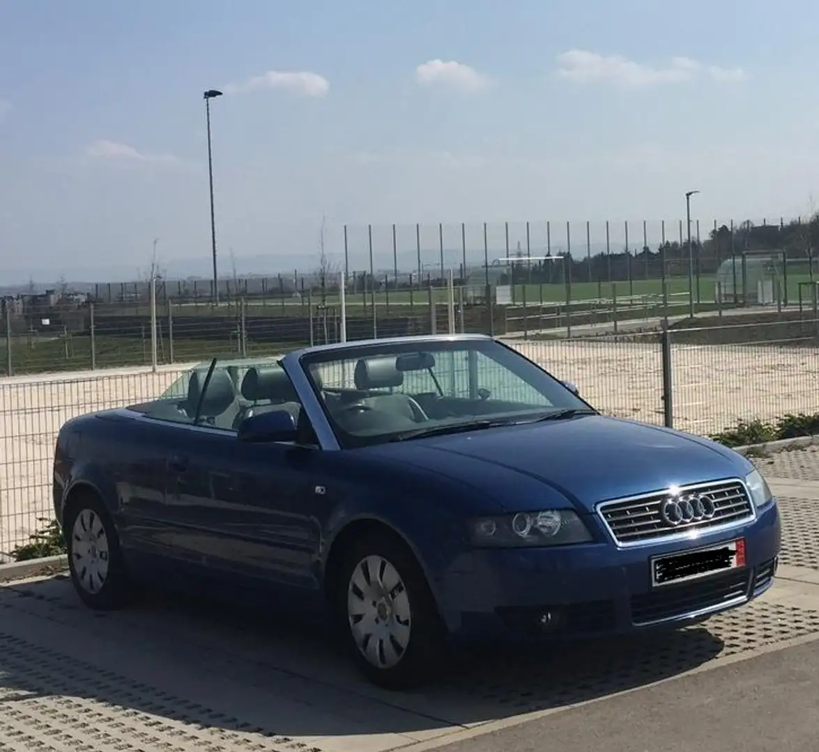 Audi A4 2.4 Blau - 2