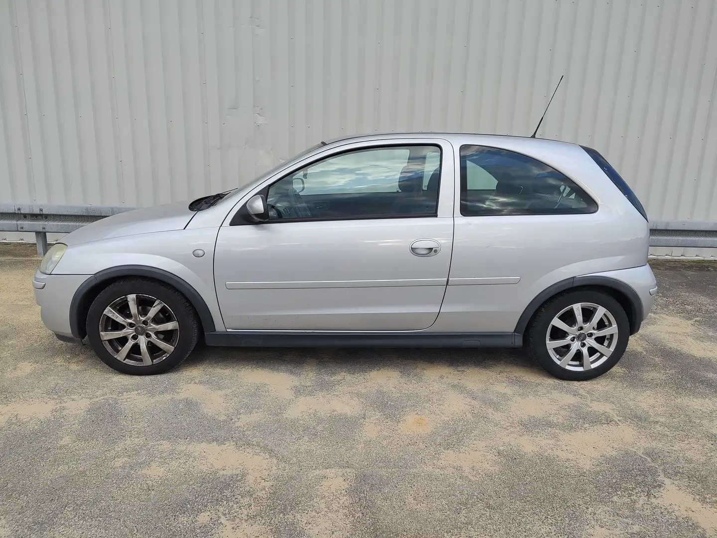 Opel Corsa 1.2i MOTORPROBLEME KLIMAAUT+ALUFELGEN TÜV=07/26 Grau - 1