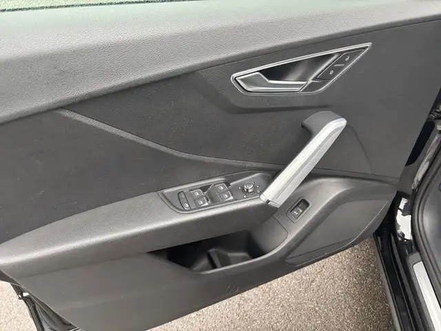 Audi Q2 view 11