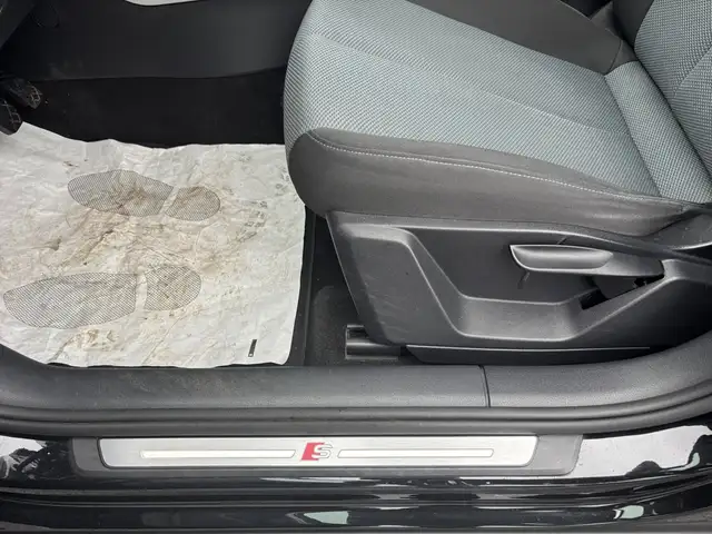 Audi Q2 view 8