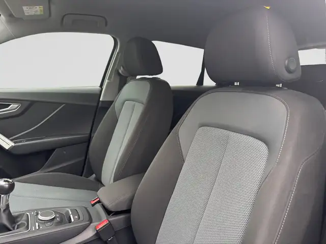 Audi Q2 view 9