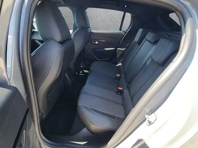 Peugeot 208 view 8