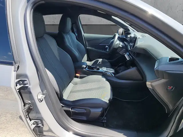 Peugeot 208 view 13