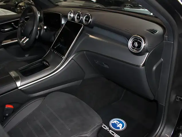 Mercedes-Benz GLC view 11
