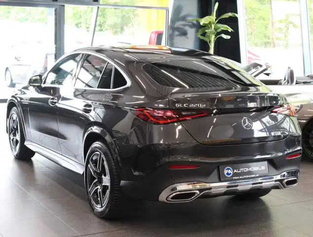Mercedes-Benz GLC view 4