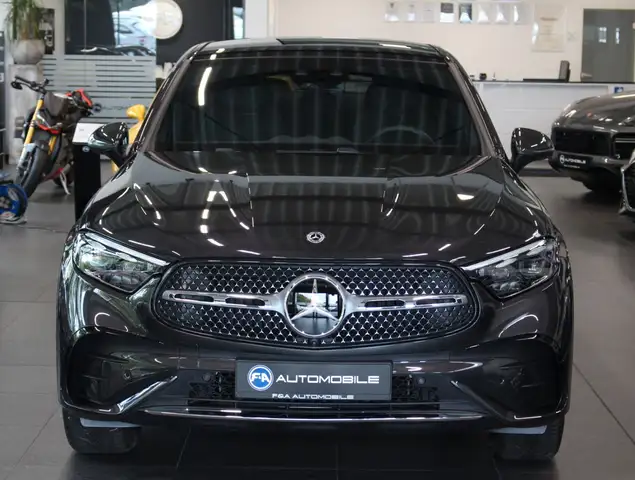 Mercedes-Benz GLC view 3