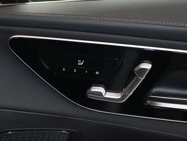 Mercedes-Benz GLC view 12