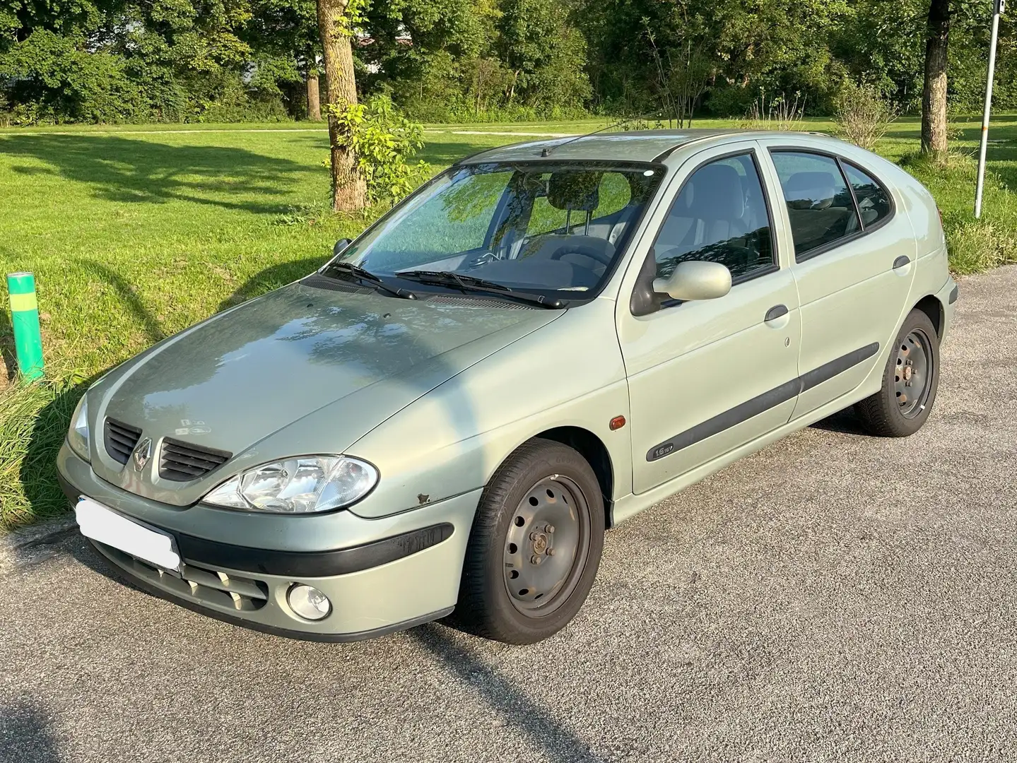 Renault Megane Megane 1.6 Authentique Grün - 2