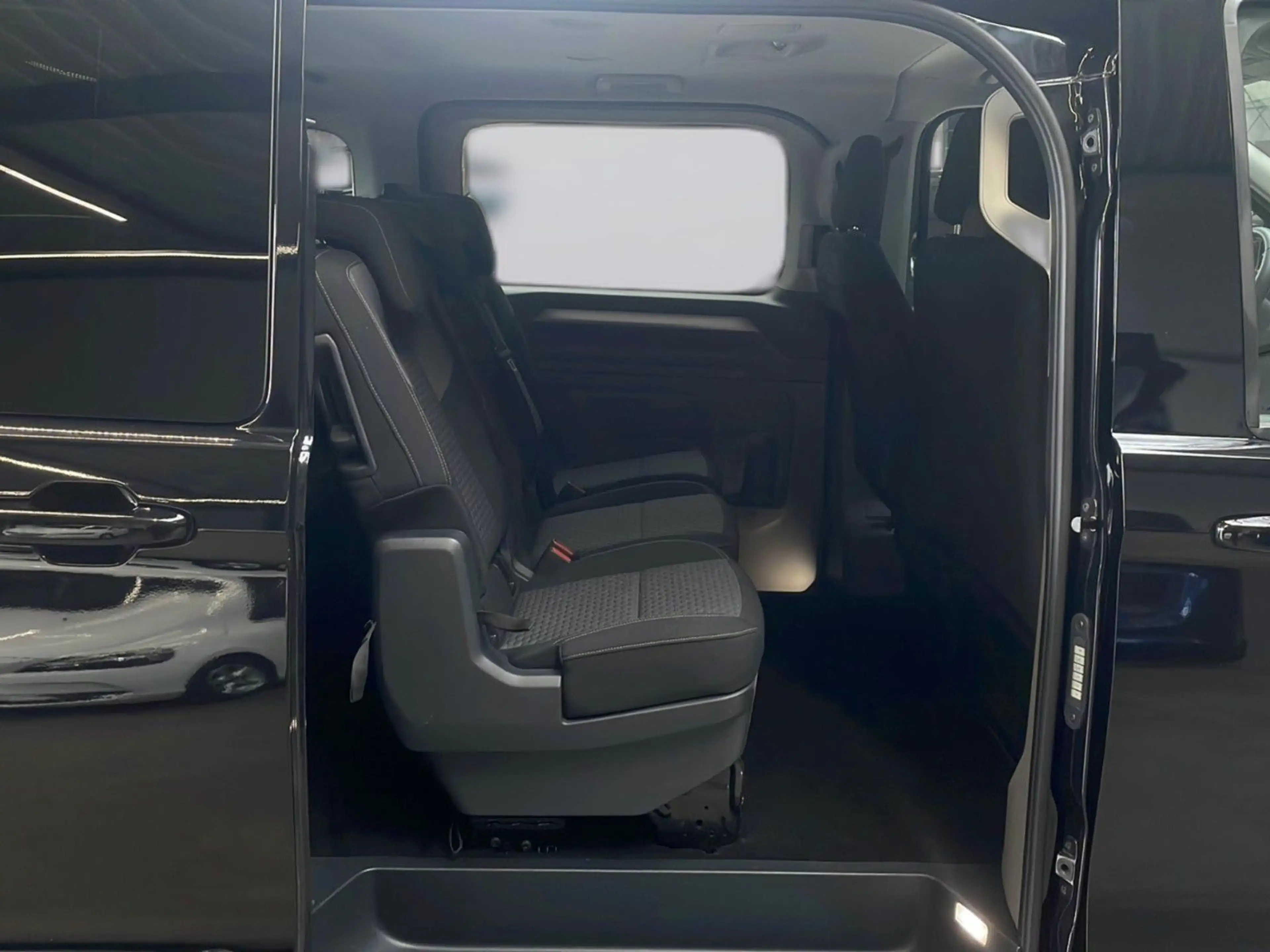 Volkswagen T7 Caravelle 2.0 TDI Life 4MO KR AHK — photo 9