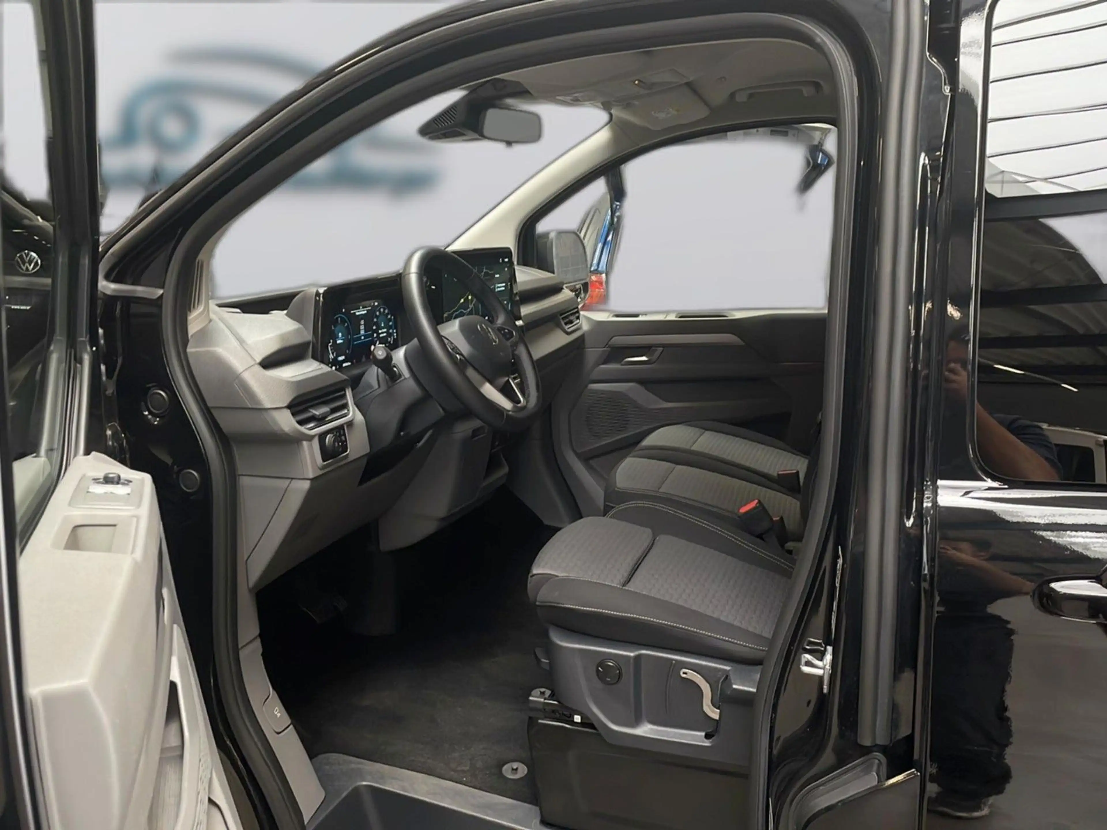 Volkswagen T7 Caravelle 2.0 TDI Life 4MO KR AHK — photo 8
