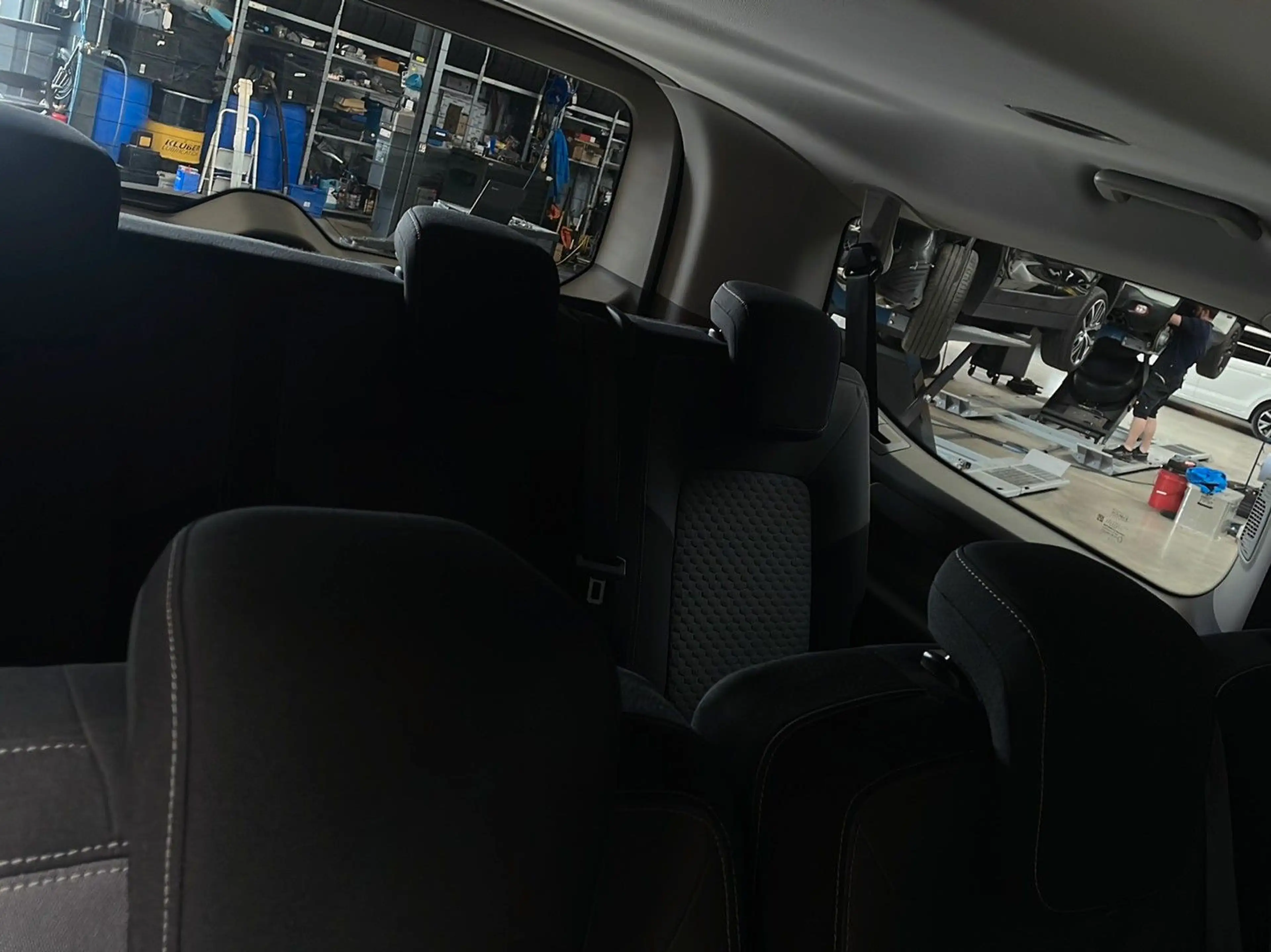 Volkswagen T7 Caravelle 2.0 TDI Life 4MO KR AHK — photo 11
