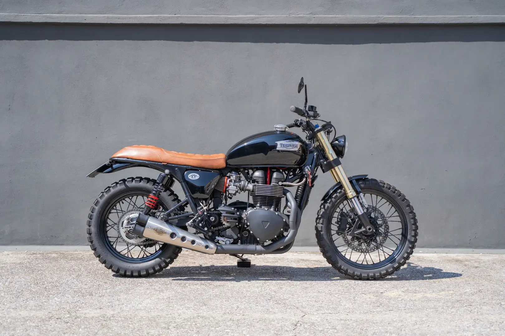 Triumph Bonneville T100 Black “Custom” - 1