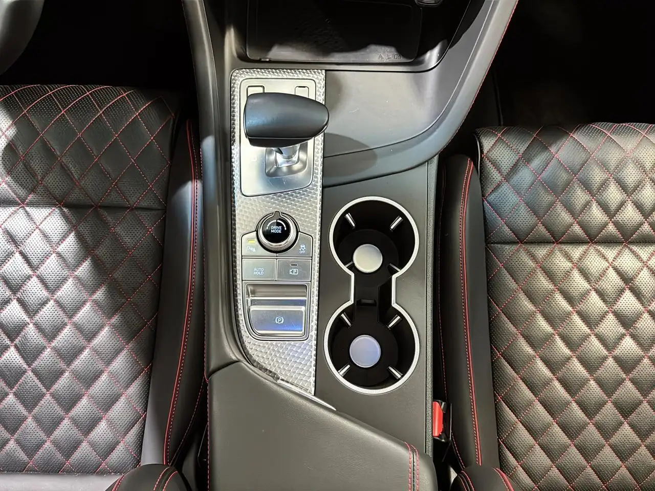 Genesis G70 снимка Genesis G70