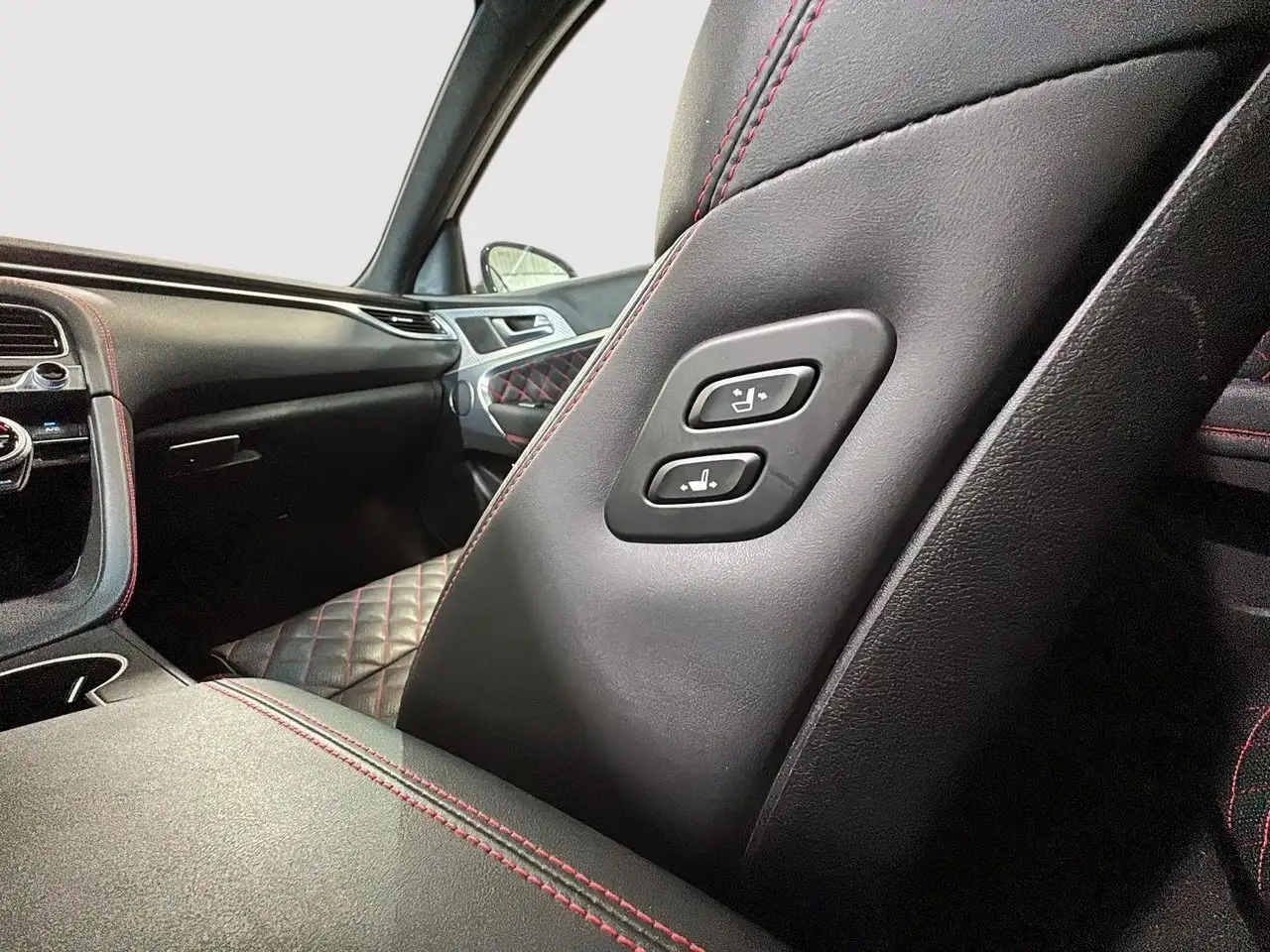 Genesis G70 снимка Genesis G70