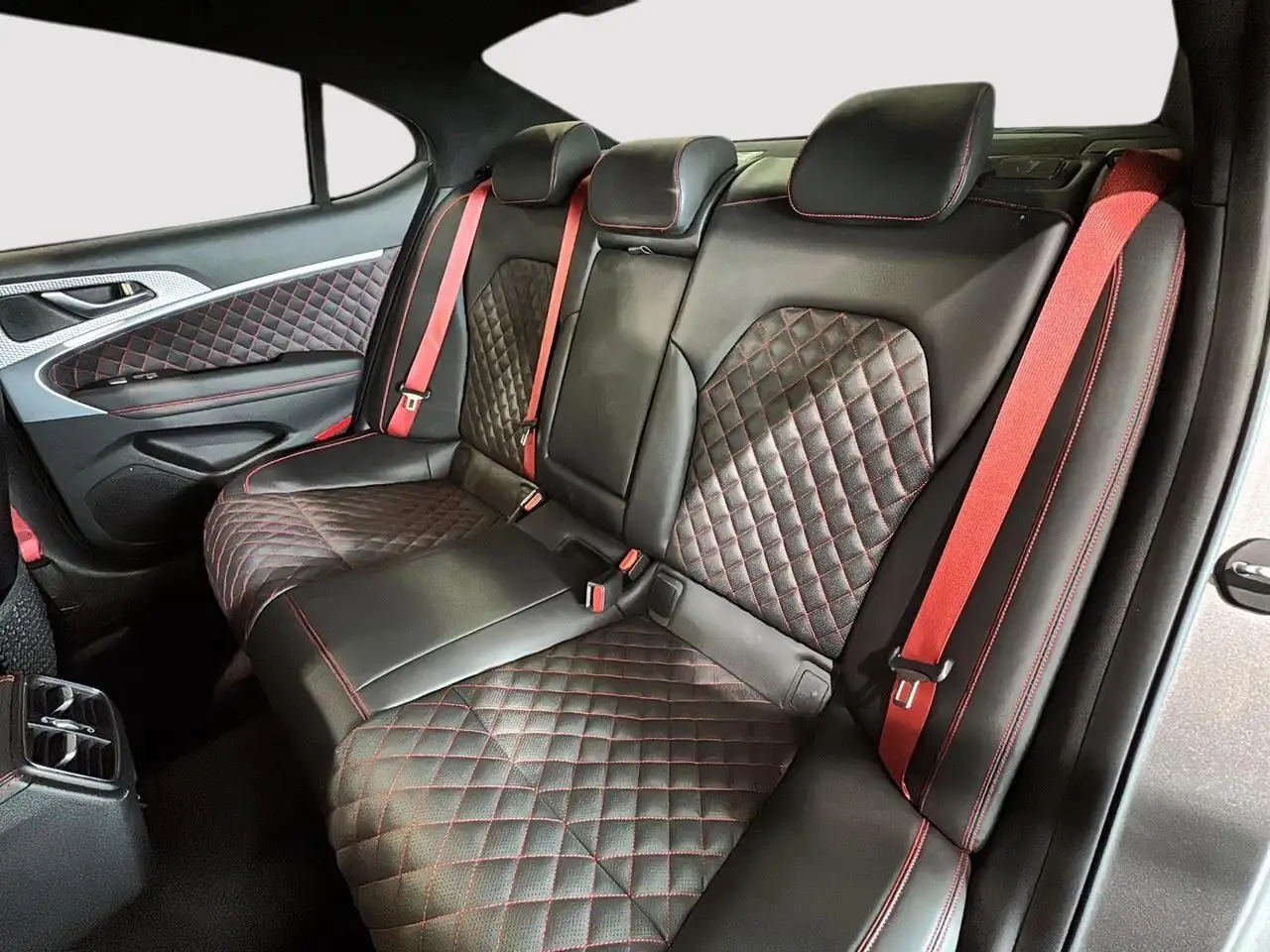 Genesis G70 снимка Genesis G70