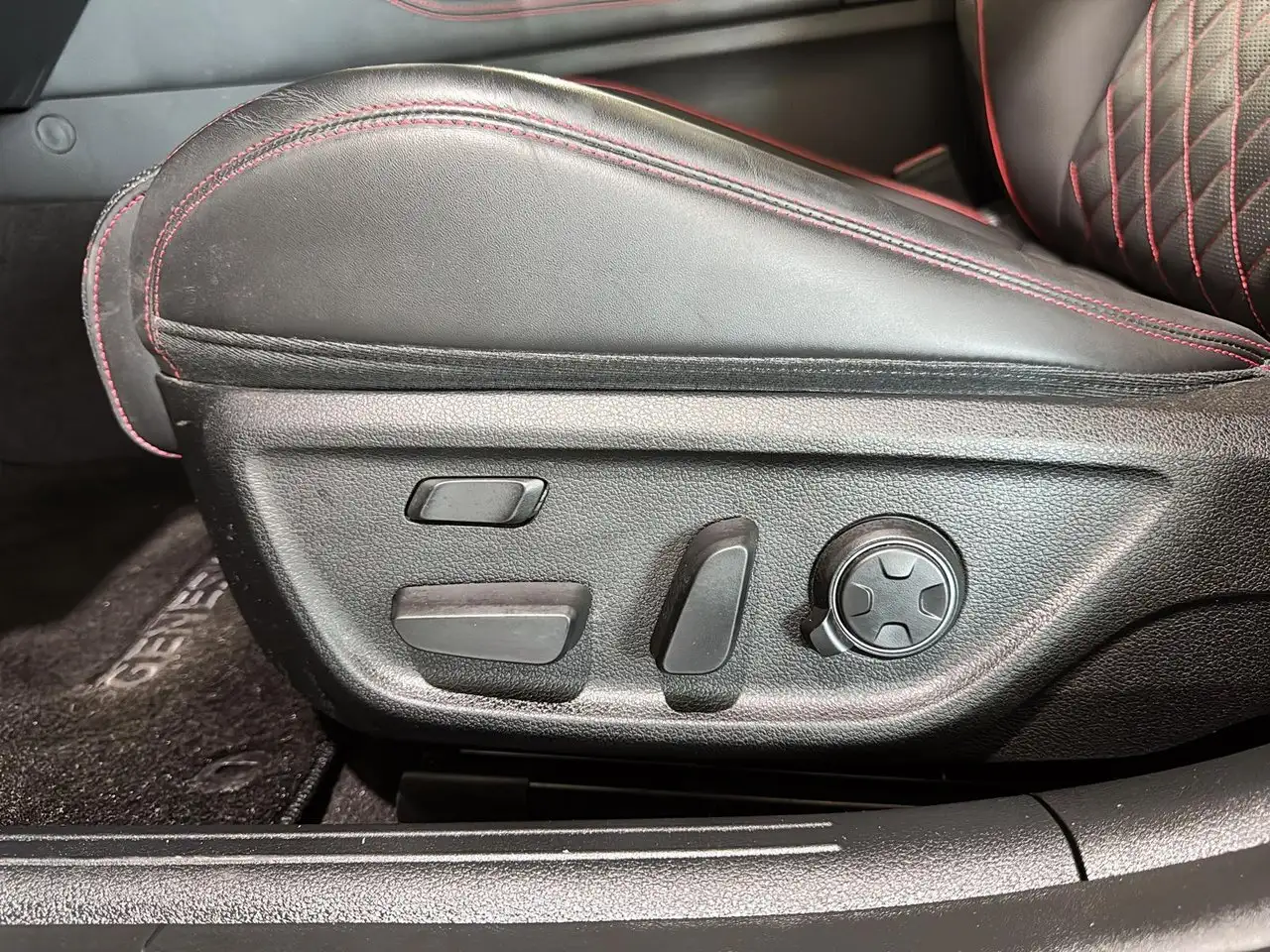 Genesis G70 снимка Genesis G70
