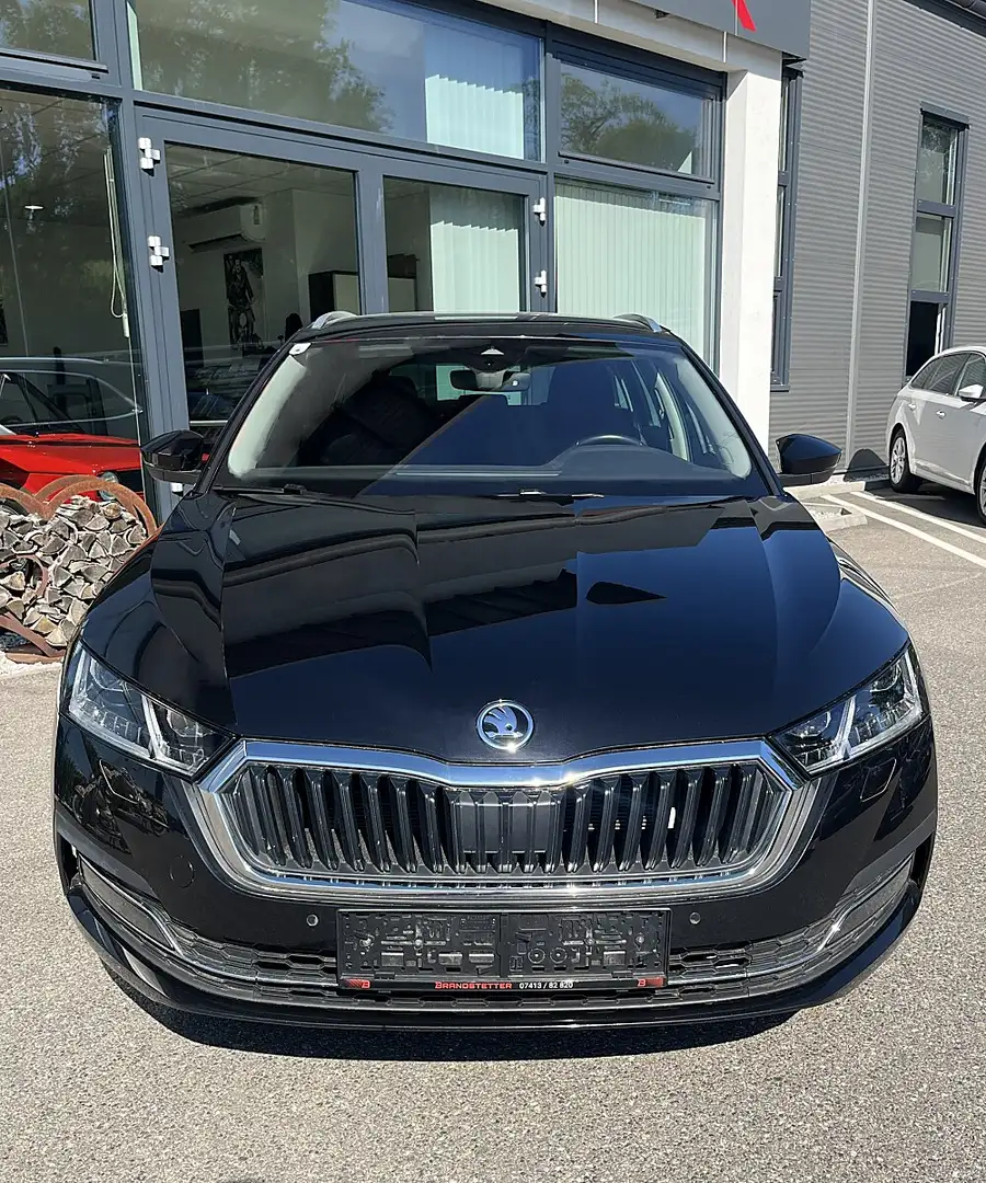 Skoda Octavia Combi 2,0 TDI 4x4 Style DSG Schwarz - 2