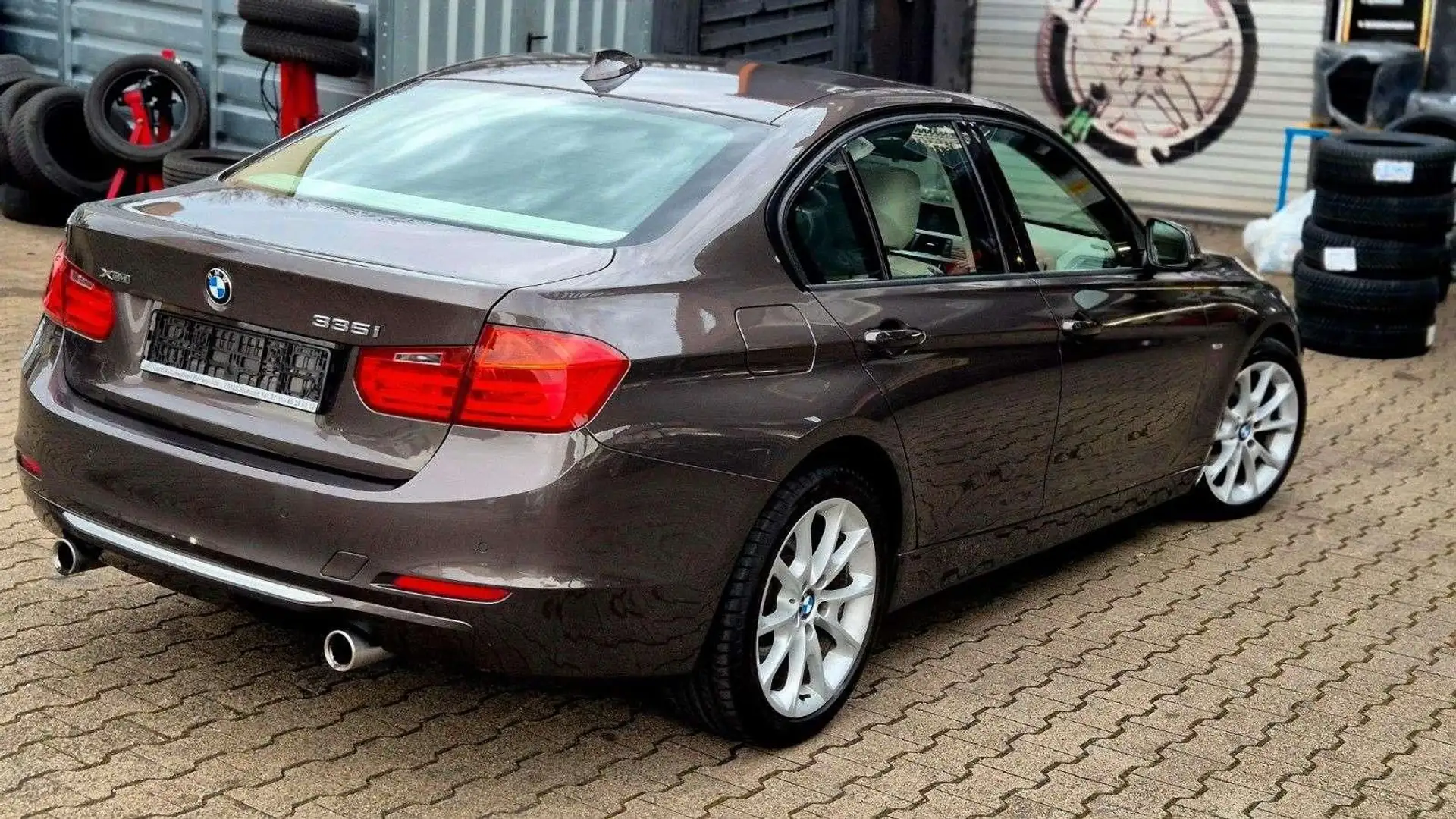 BMW 335 i 3er Lim. 335i xDrive Modern Line-VOLL Braun - 2