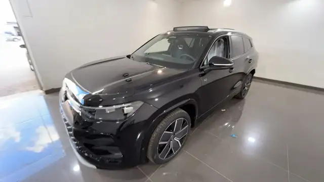 Volkswagen Tayron view 2