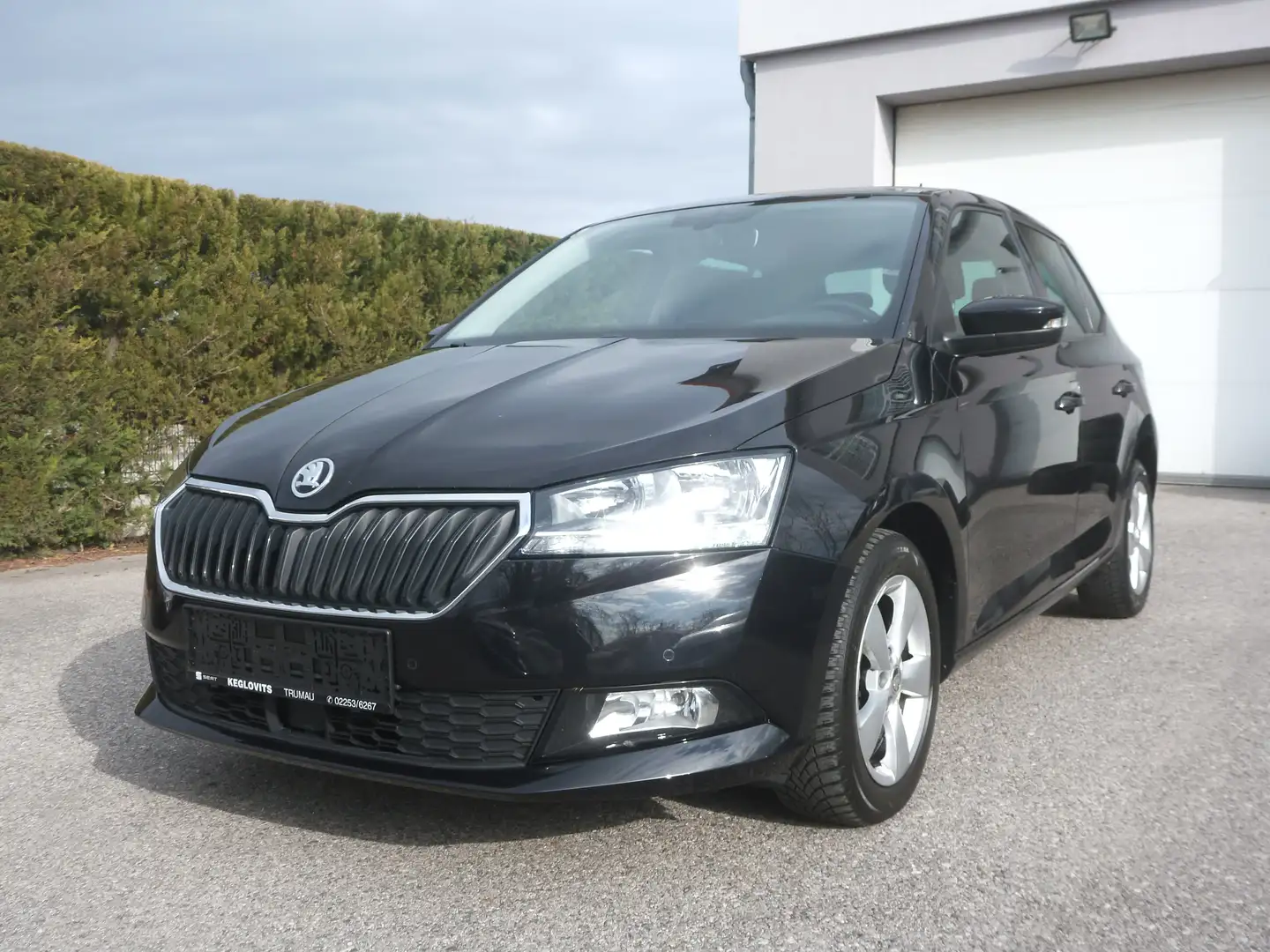 Skoda Fabia Style 1,0 TSI KLIMA ALU PARKPILOT KAMERA AKTION Schwarz - 1