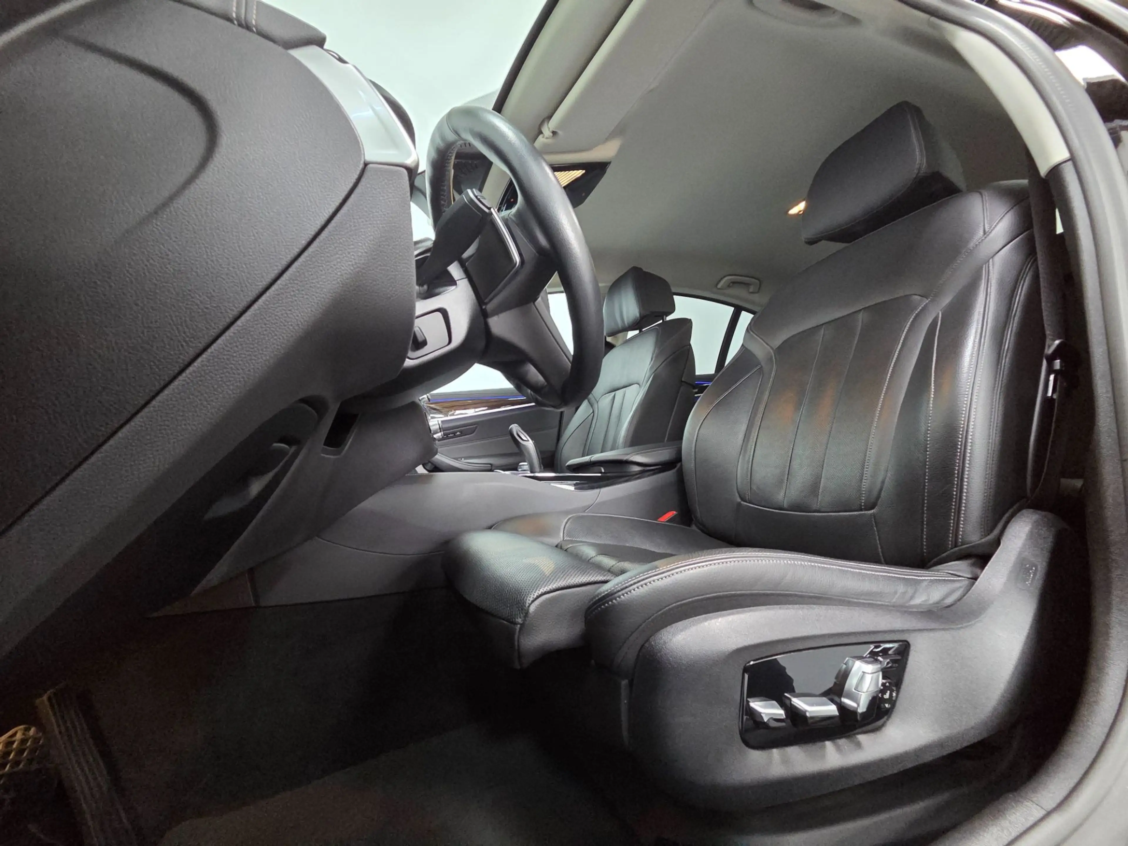 BMW 520 d 48 V Aut. Luxury Line ** Laser Massage Sitzbelü — photo 12