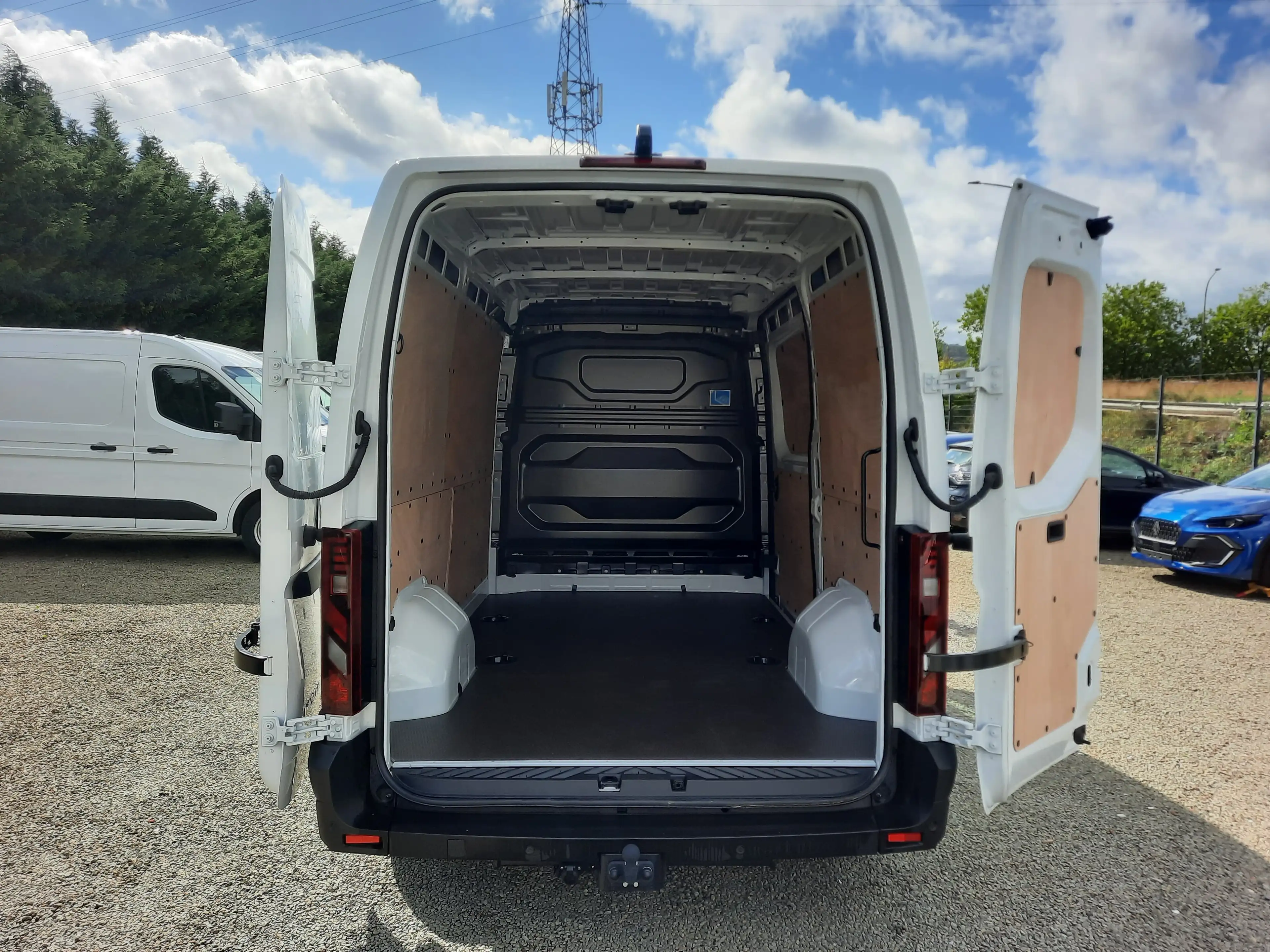 Renault Master Fourgon 3.3T L2H2 2.0 BlueDCI 130 M6 Extra 0 km — photo 7