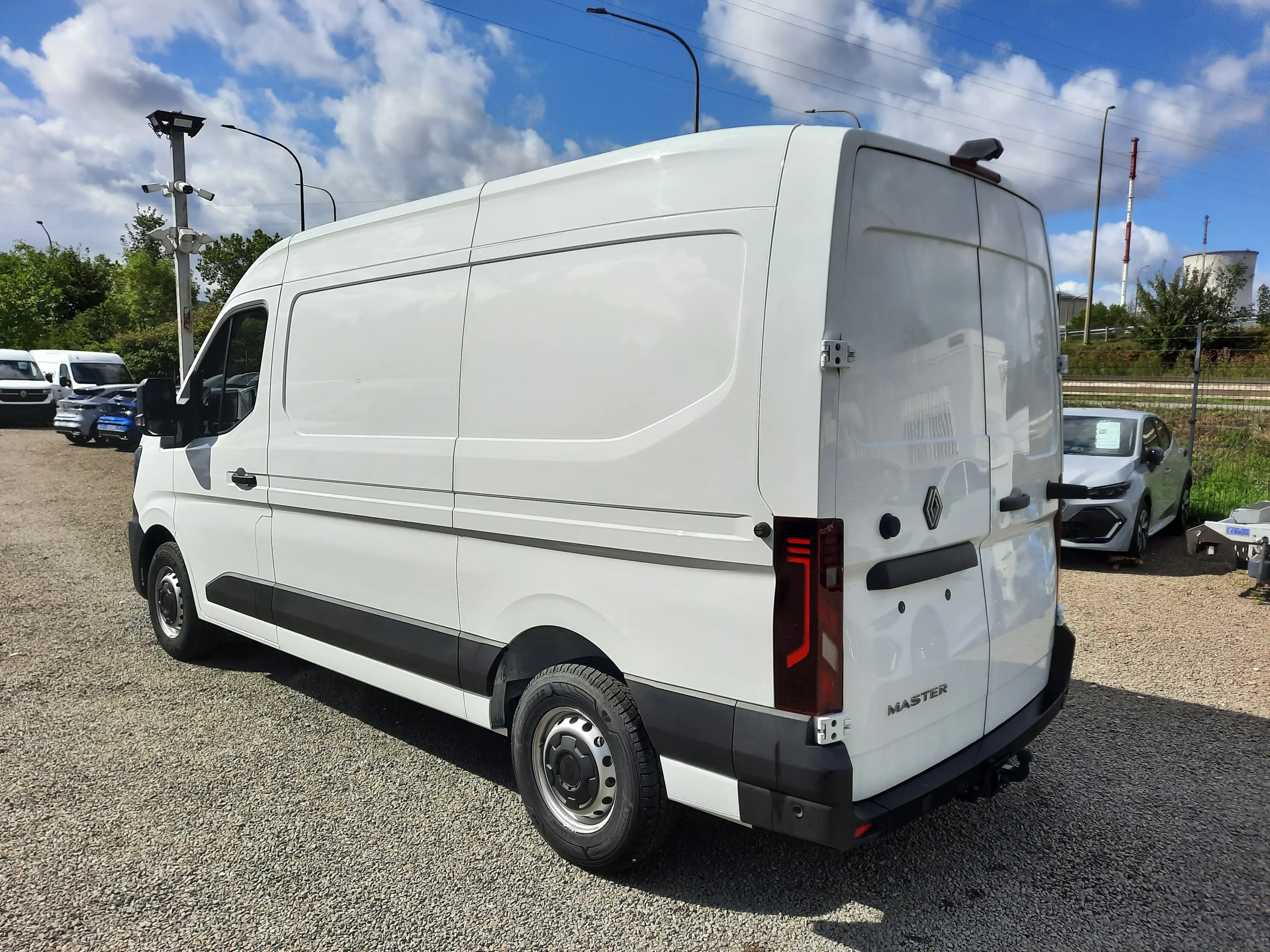 Renault Master Fourgon 3.3T L2H2 2.0 BlueDCI 130 M6 Extra 0 km — photo 3