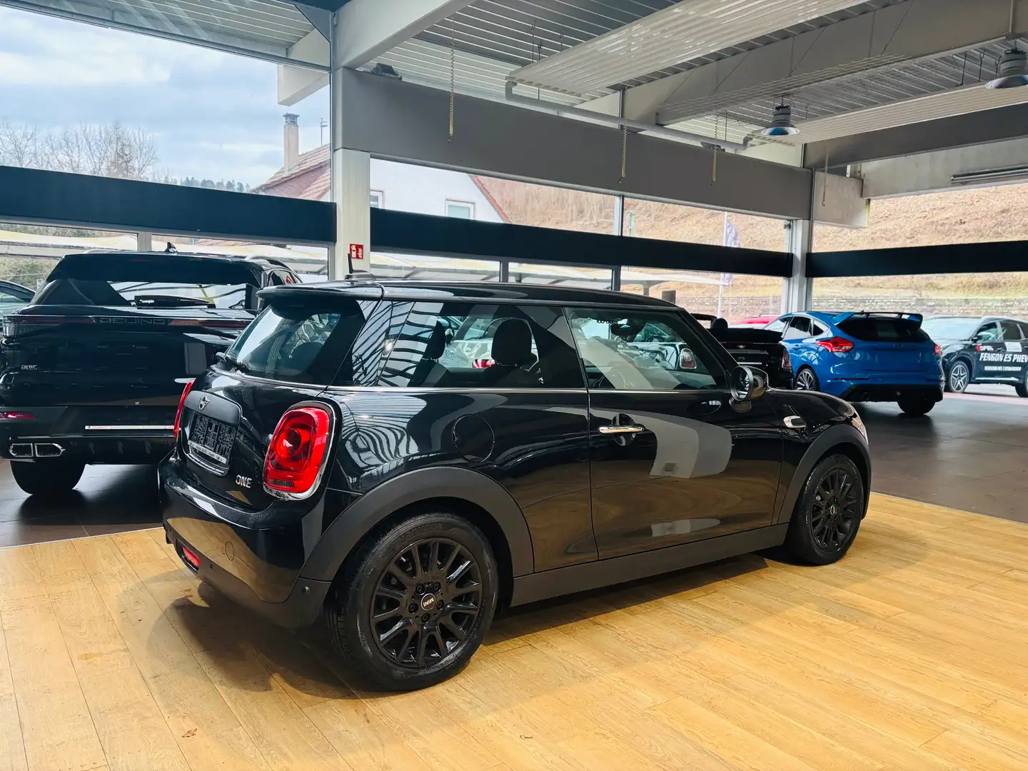 MINI One One Automatik |Tüv / Service NEU | PDC | DAB | Schwarz - 2