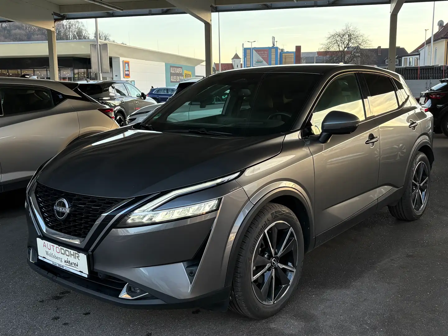 Nissan Qashqai Qashqai 1,3 DIG-T MHEV 4x4 Tekna Aut. Tekna Grau - 1