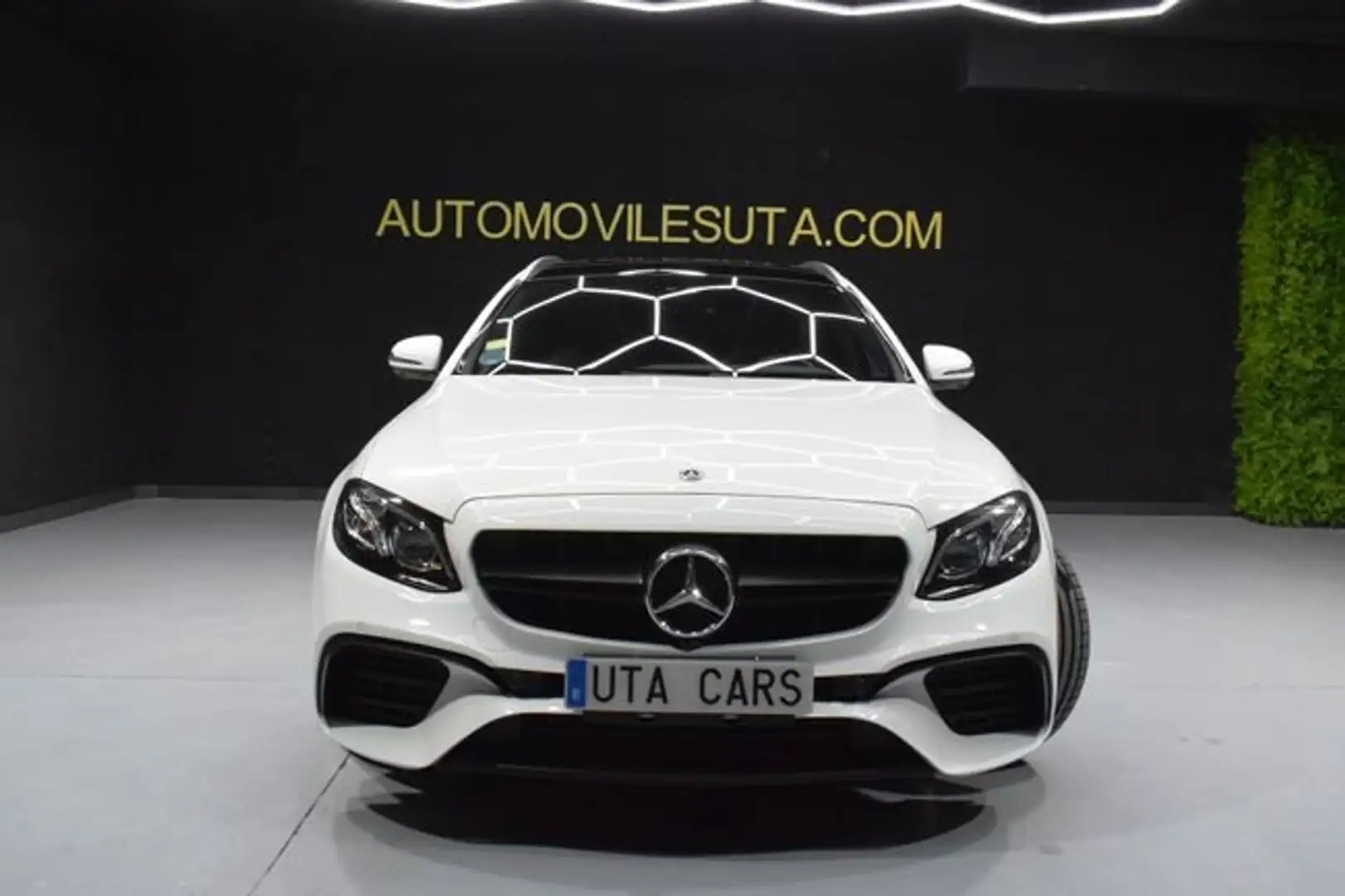 Mercedes-Benz E 300 Familiar Turbo Diesel 4Matic Bianco - 2