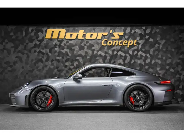 Porsche 911 view 2