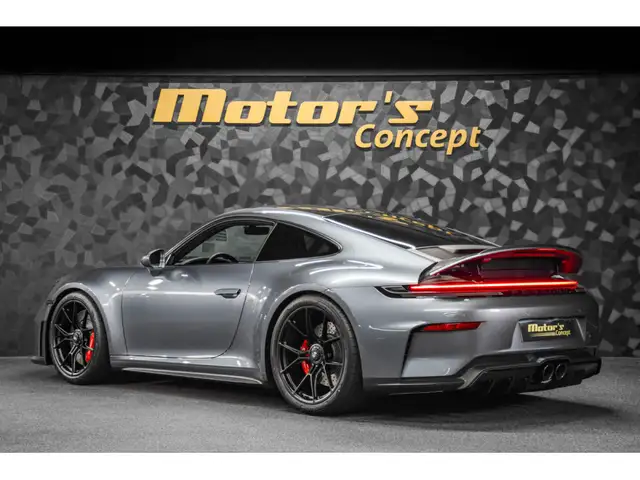 Porsche 911 view 7